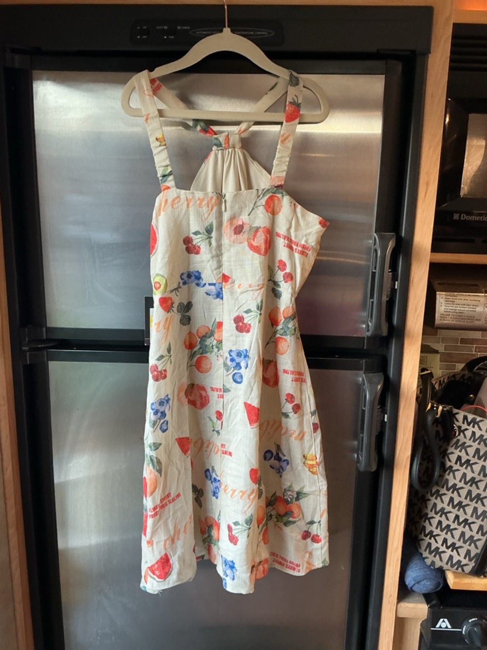 art class Cream Fruit-Print Sundress with Multicolor Fruit Motif